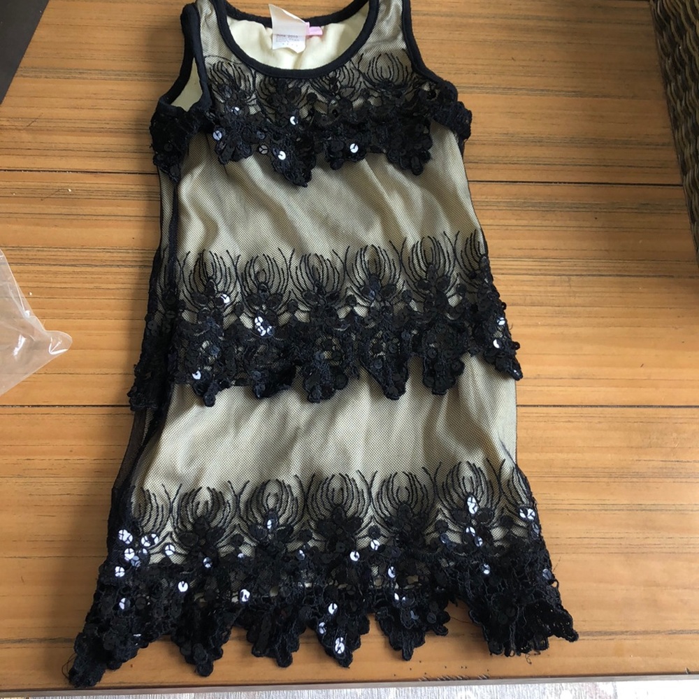 Lipstik size 4 dress To die for!!!! ( saks fifth)